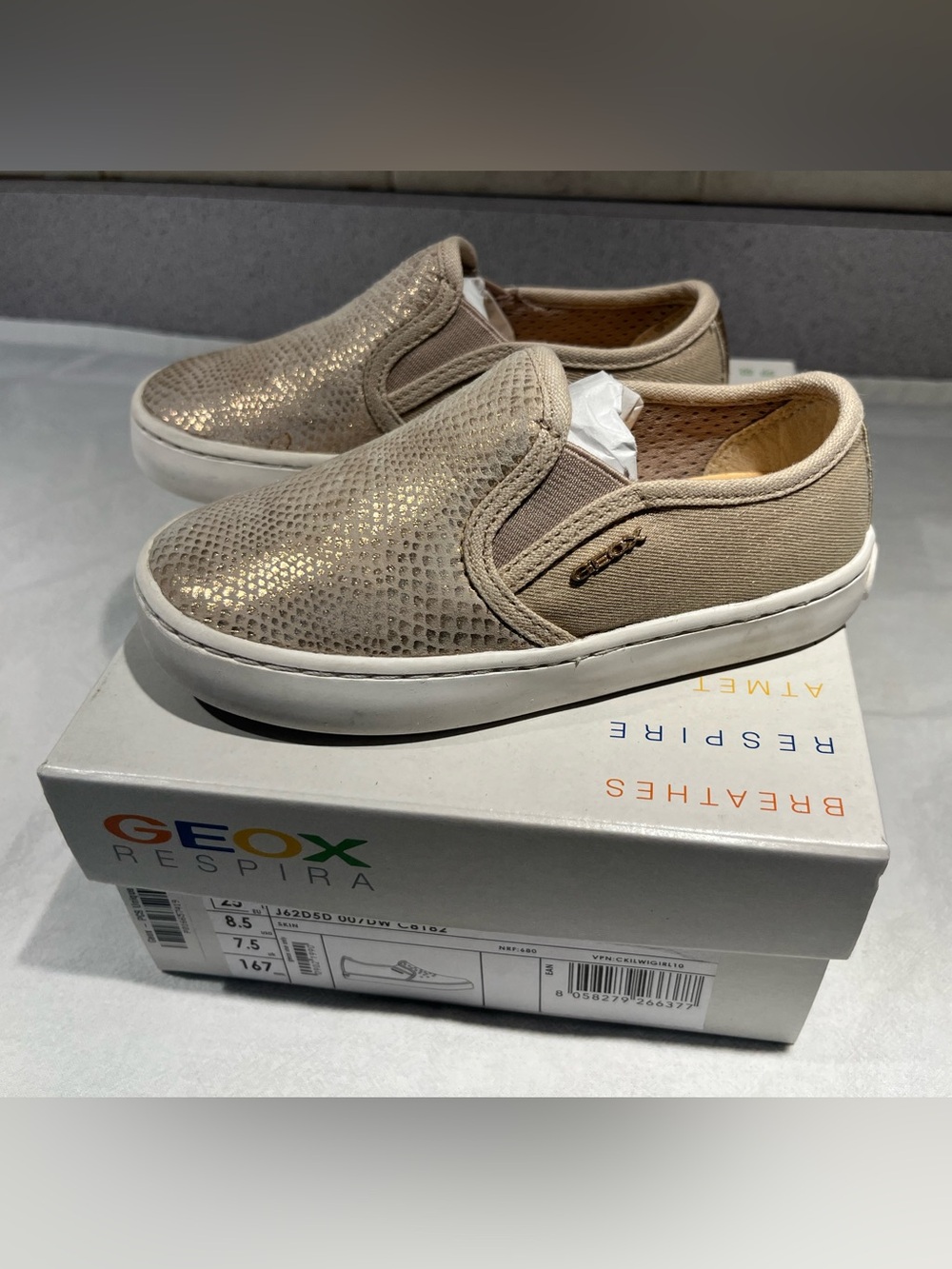 Geox Kilwi Girls Sneakers slippers Slip On Vans Style Size 8.5
